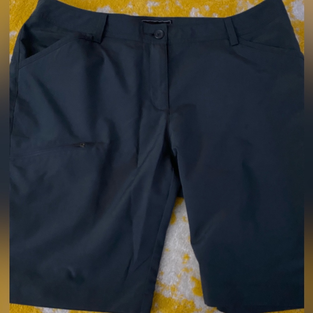 EUC OOBE NAVY SHORTS, SIZE 10!